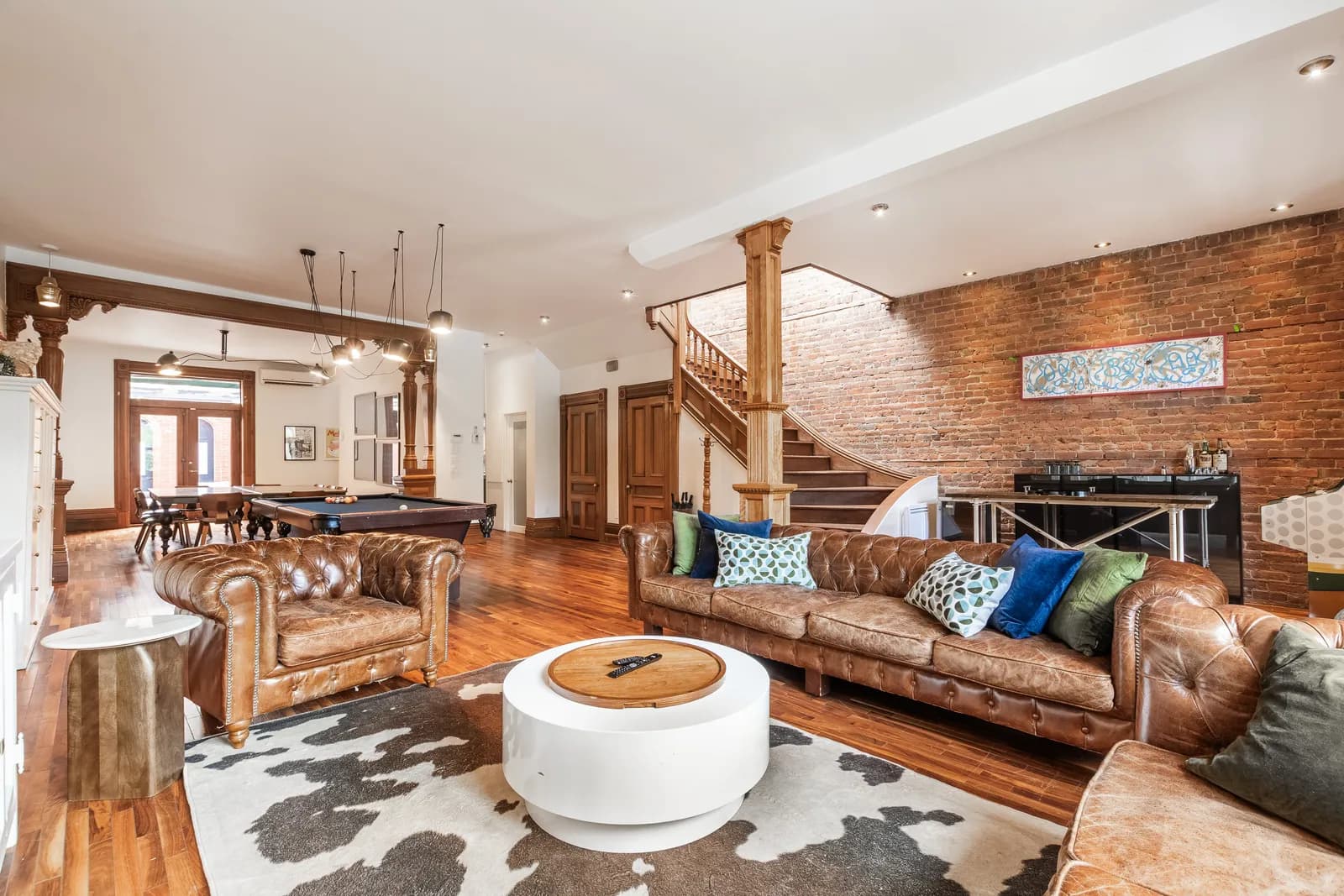 LE SAINT DENIS — MODERN TOWNHOUSE