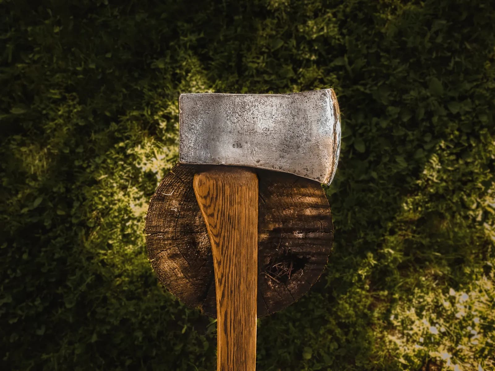 AXE THROWING — Montreal bachelor party experience