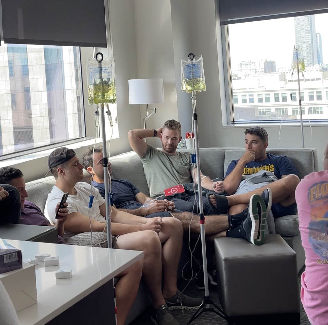 IV HYDRATION THERAPY — Montreal bachelor party experience