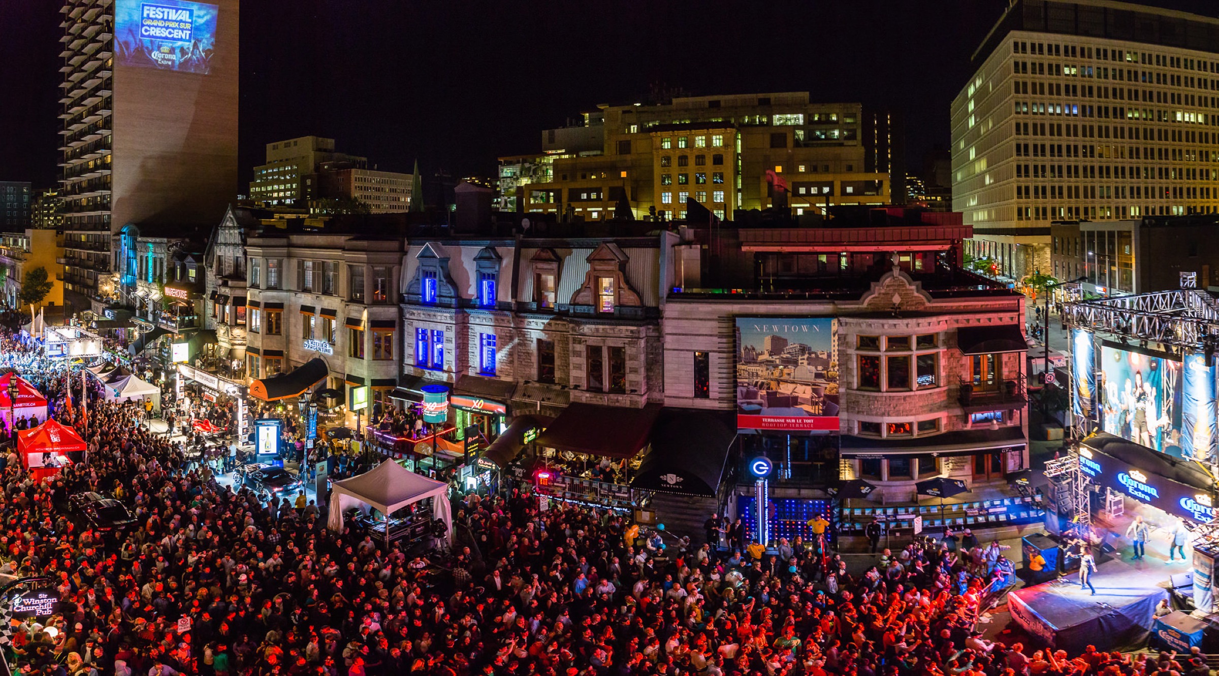 Crescent Street Grand Prix Festival at night — GRAND PRIX archway and packed street — © Tourisme Montréal